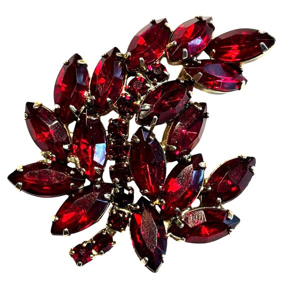 Vintage Red Rhinestone brooch classic mid century jewelry mod leaf motif pin - Picture 1 of 7